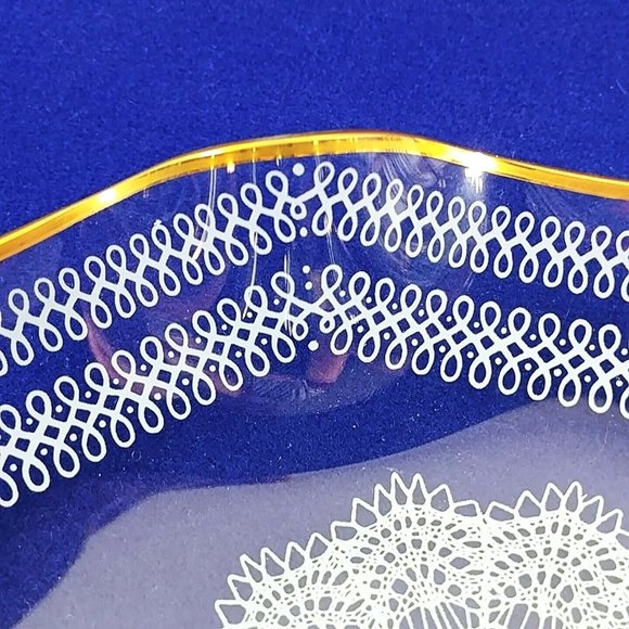 Glass Platter Gold Ruffled Rim Printed White Doily Pattern Vintage 10" Diameter - Picture 5 of 7